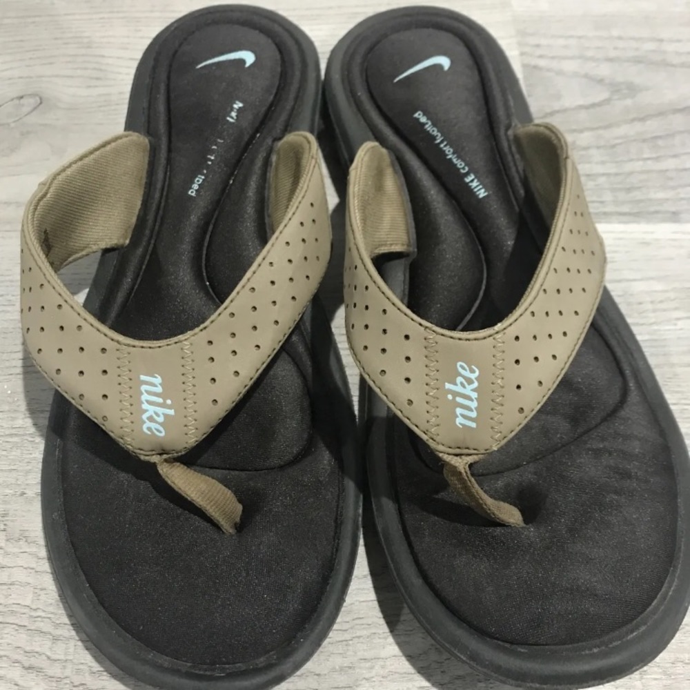 Nike Women Comfort Footbed Flip Flop Tan/ Black/ Blue Excellent Condition